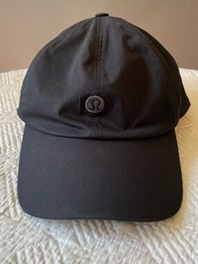 Lululemon baller soft hat in black with embroidered front logo OS